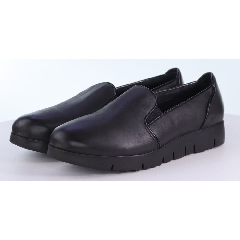 Tsubo Ebonee $140 Women's Slip On Wedge Loafers Shoes Size 8.5 M Leather Black